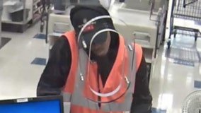 FBI looking for man who robbed a bank on South Side