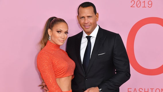 Jennifer Lopez and Alex Rodriguez donate year’s worth of food to Tennessee elementary school