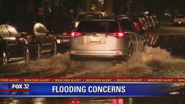 Flash floods swamp North Side roadways, close Lake Shore Drive during overnight storms