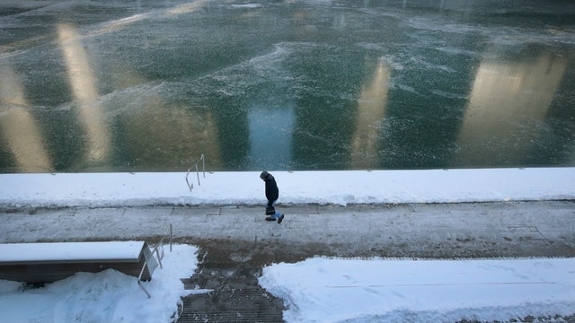 Bitter cold, dangerous wind chills hit Chicago area Sunday; warmer temperatures forecasted later in the week