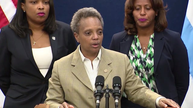 Chicago teachers OK tentative agreement but strike goes on; Thursday classes canceled