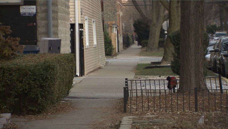 496cf554-81 year old woman robbed and kidnapped in Lincoln Park