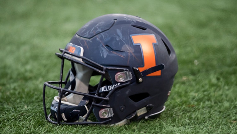 5d8aee68-GETTY-Illini-football-helmet-1_1567792122624.jpg