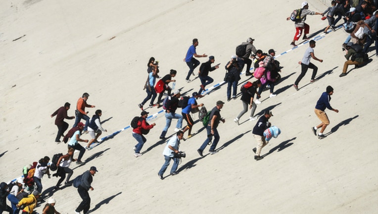 bba99450-MIGRANTS RUSH BORDER GETTY_1543204947234.jpg-401720.jpg