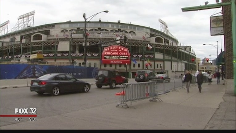 18938c3d-Wrigleyville_security_steps_up_ahead_of__0_20161022021450