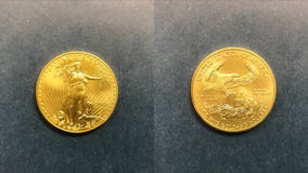 Salvation Army collects first gold coin of season in Chicago area