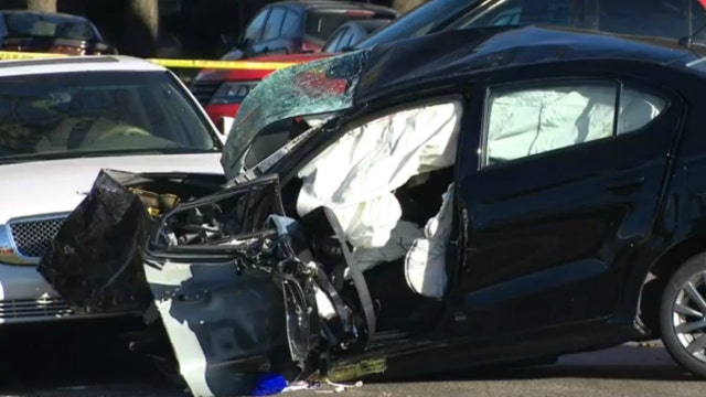 4 firemen, 1 woman injured in Chicago fire truck crash