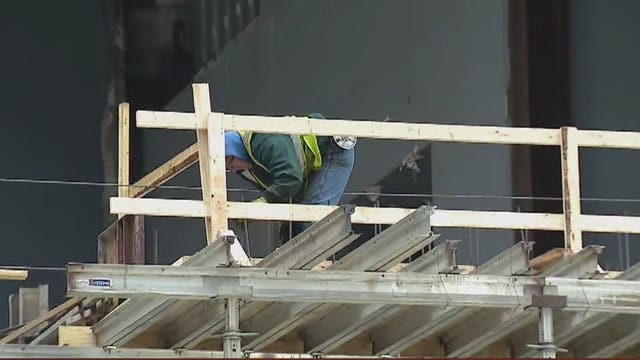 Falling debris amid high winds injures 1 near Willis Tower