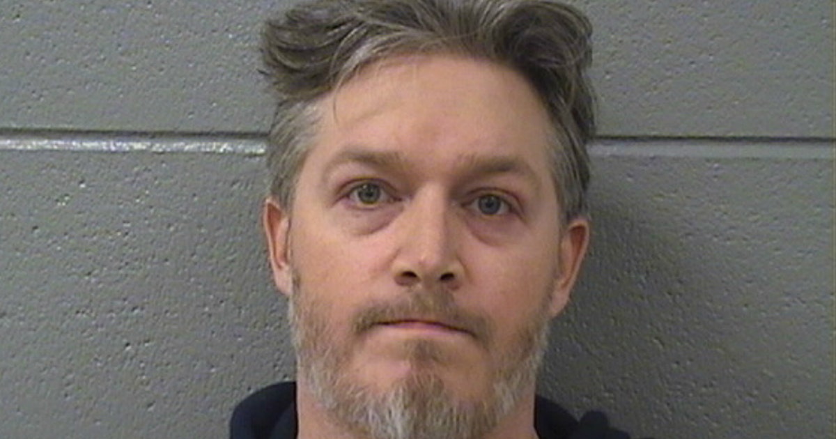 Man charged after standoff with police in suburban Chicago | FOX 32 Chicago