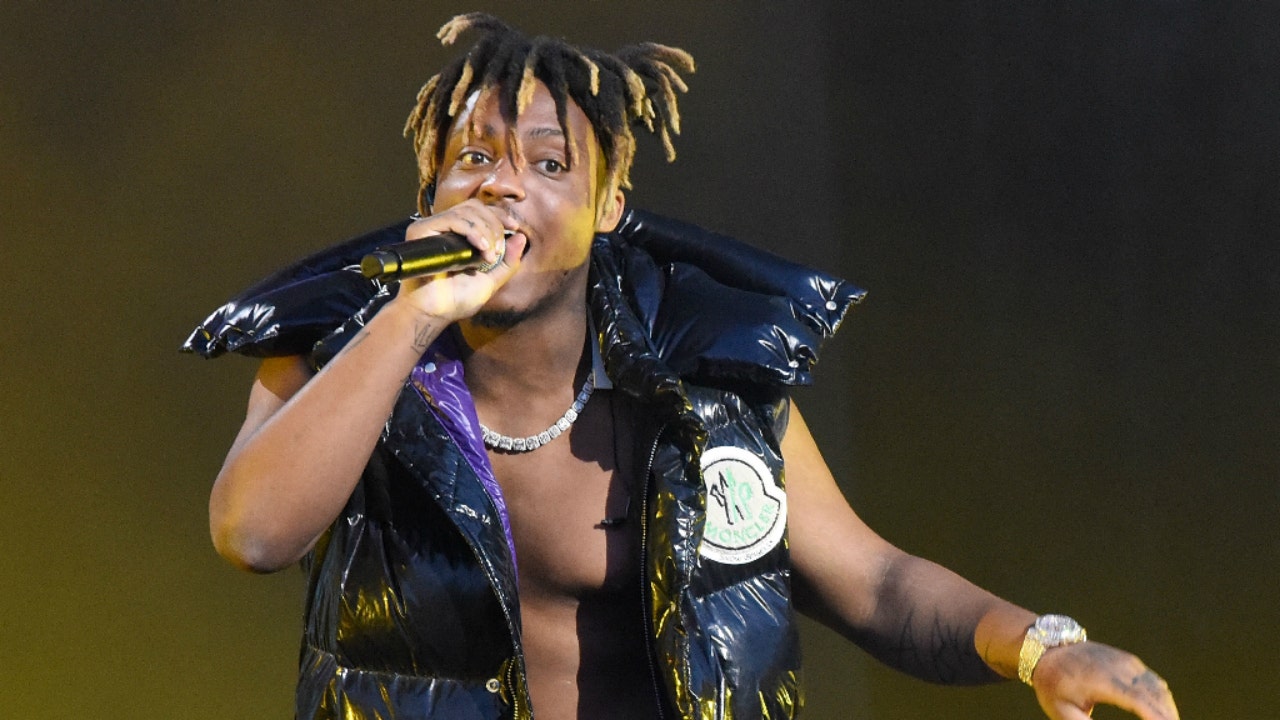 Chicago rapper Juice WRLD dead after reportedly suffering seizure at Midway  Airport