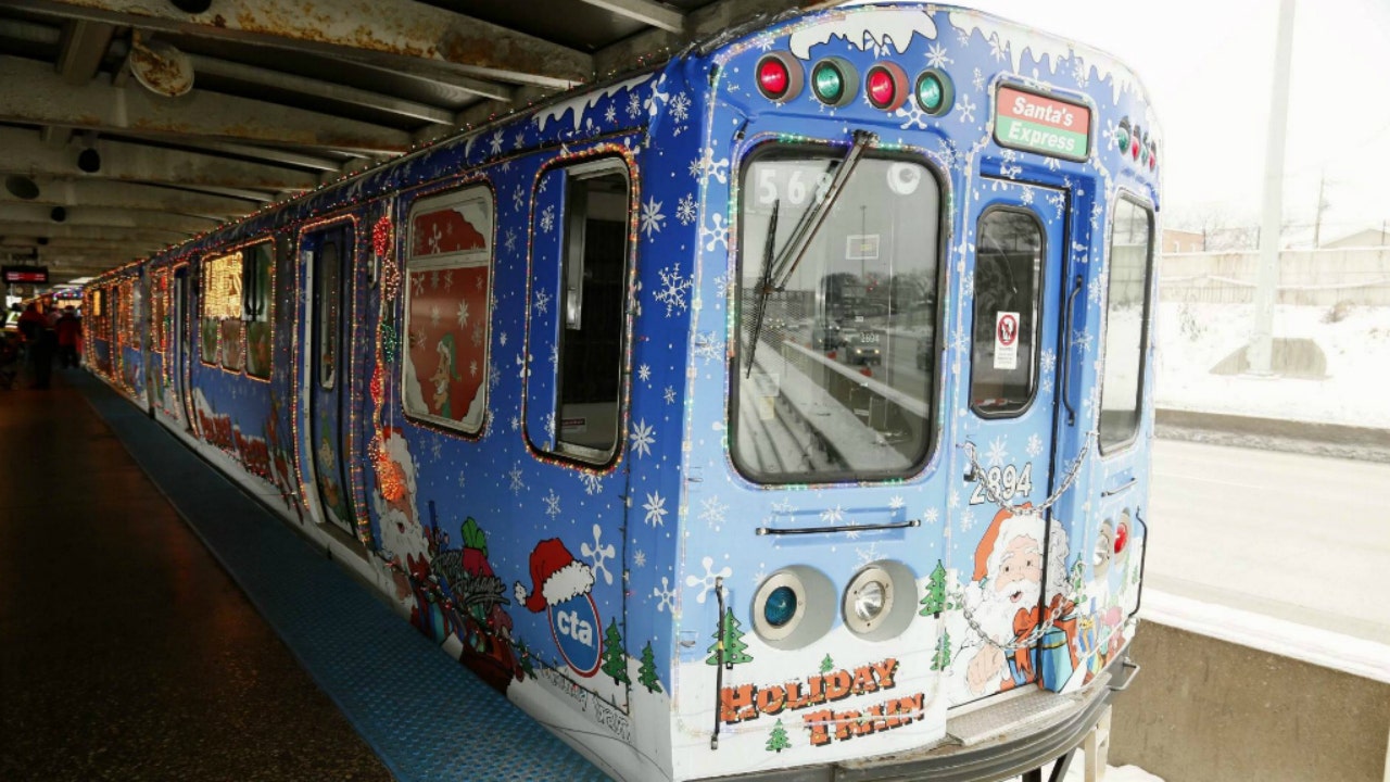 CTA Holiday train and bus to return, but no riders allowed