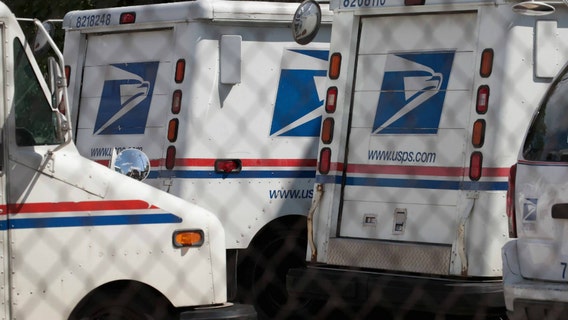 Thieves steal US Postal truck in Chicago during holiday season