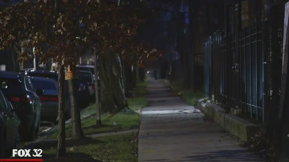 Man critically wounded during Bronzeville robbery