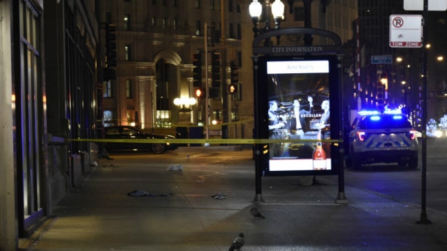 2 men stabbed during fight in the Loop