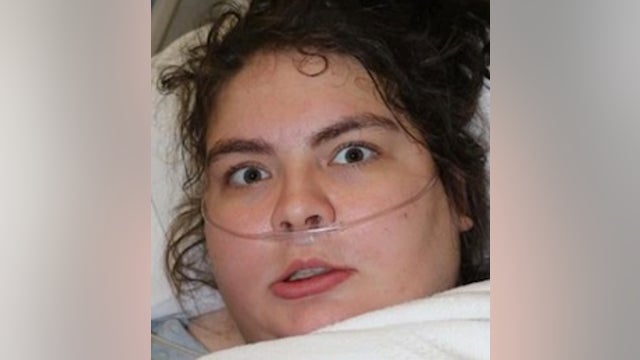 Police looking to identify woman who walked into Chicago hospital