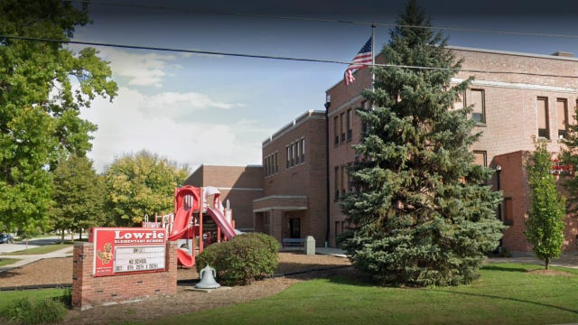 Girl, 14, shot in drive-by outside Elgin grade school