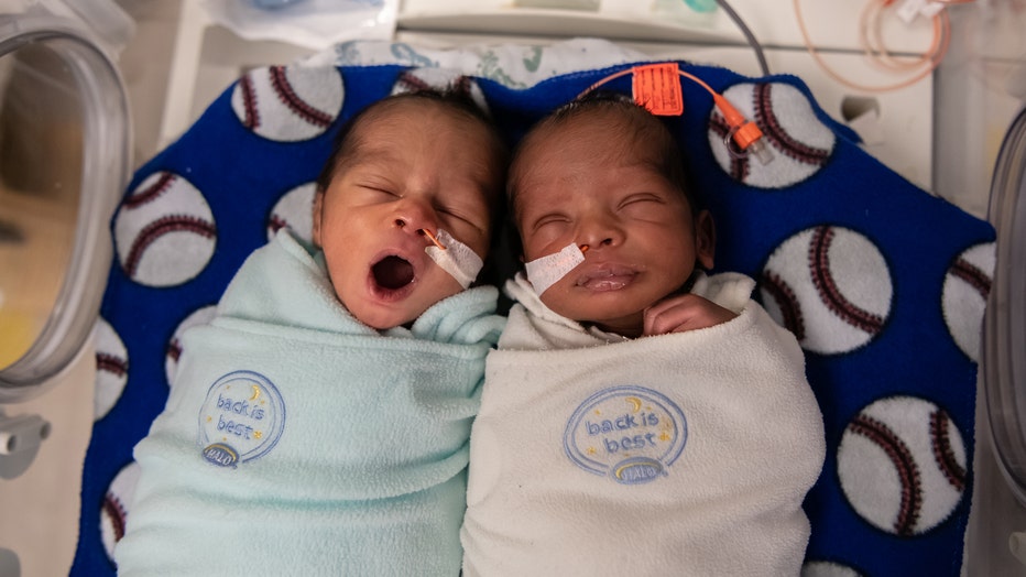 16x9-KC-twins-in-NICU.jpg