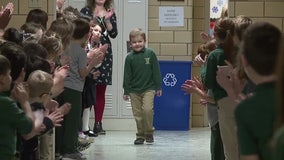 Kids give standing ovation to 6-year-old classmate after his final chemo treatment