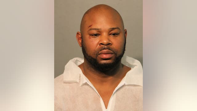Man charged with shooting Chicago police officer who witnessed West Side murder