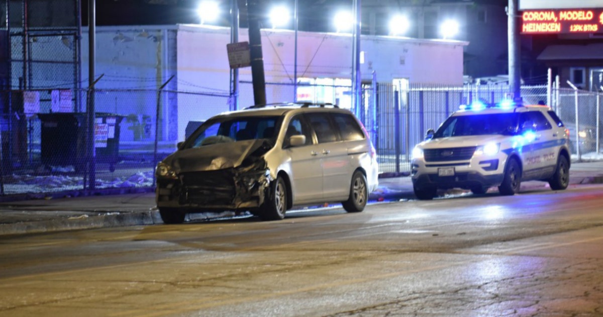 15 injured when wrong-way minivan hits CTA bus in Austin | FOX 32 Chicago