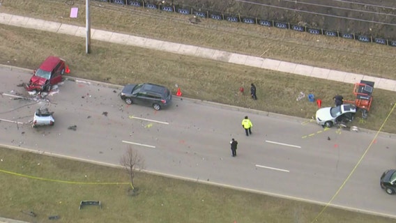 4 injured in crash after shooting sparks chase in Aurora