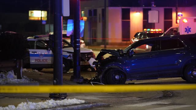 5 Chicago cops hurt after police cars crash in South Chicago