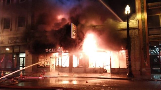 Fire burns South Loop laundromat