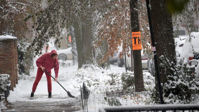 Chicago dodges heavy snow, but flurries still expected Wednesday morning