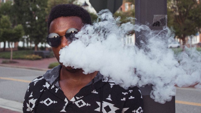 US vaping illness count increases to 805, deaths rise to 13