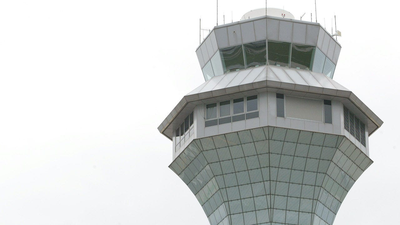 Pipe burst delays hundreds of flights at Chicago's O'Hare airport: FAA