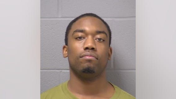 Chicago man pleads guilty after selling drugs to undercover cop