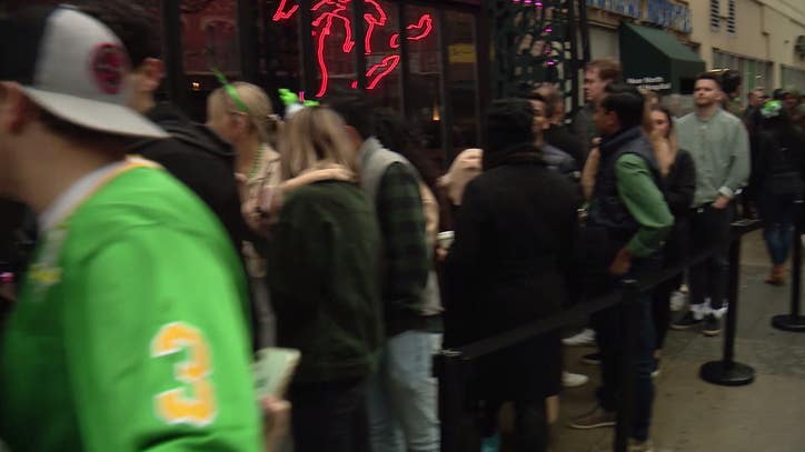 Chicago bars packed with St. Patrick's revelers in spite of coronavirus | FOX 32 Chicago