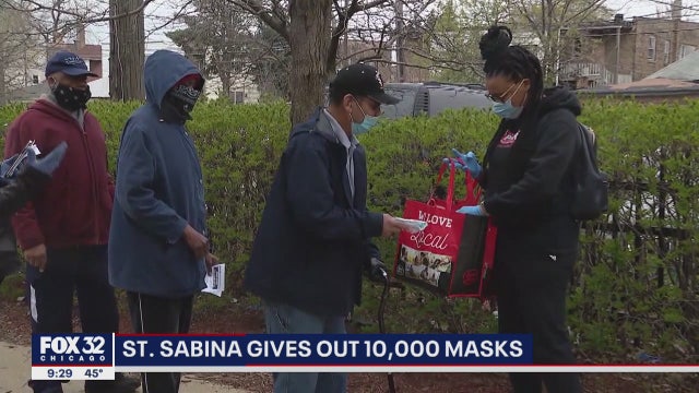 Dr. Willie Wilson, St. Sabina give out 10,000 face masks on South Side