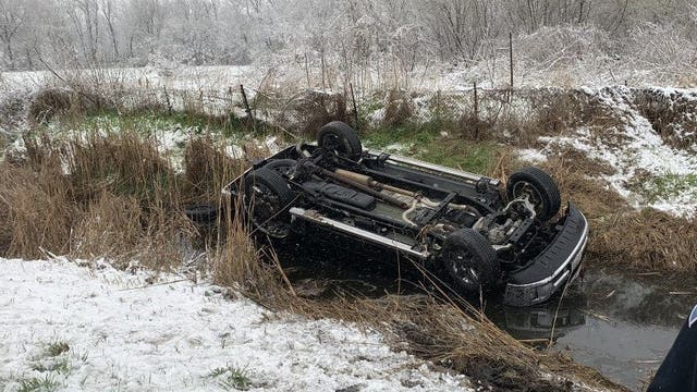 2 inches of mid-April snow falls on Chicago area, icing up roads for some drivers