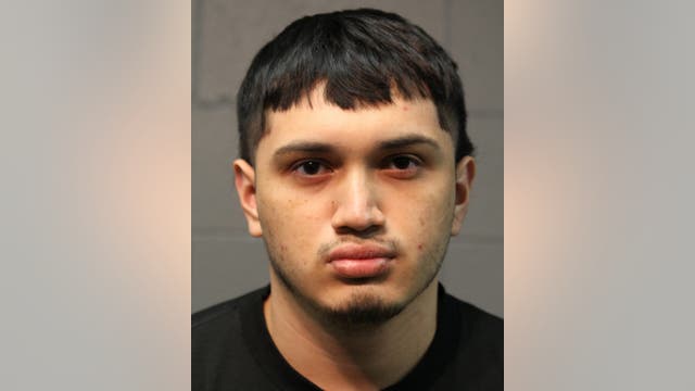 'Give me your f—— keys… I will shoot you,' robber tells off-duty CPD officer: police