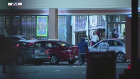 People looting Foot Locker near Dan Ryan caught on video