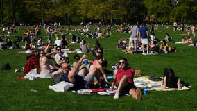 New York sends out 1,000 police officers to enforce social distancing as people pack parks