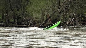 Capsized kayaker rescued from Des Plaines River