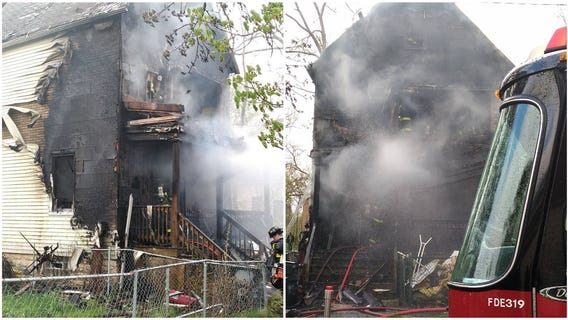 2 hurt in Far South Side fire