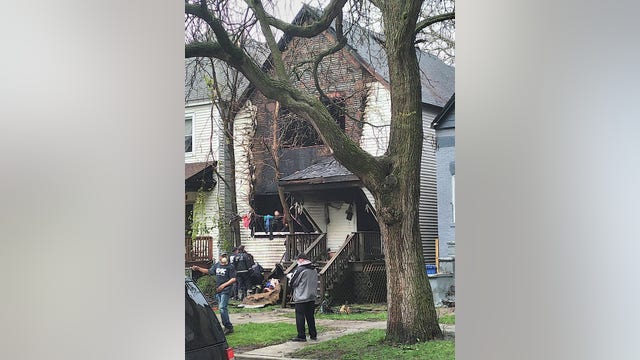 Man dies, 2 others hurt in Englewood fire
