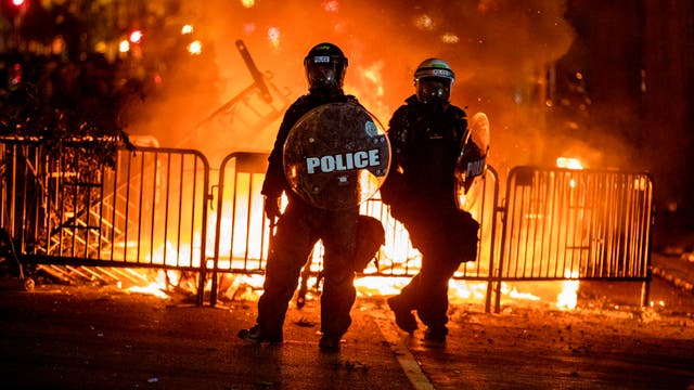 Illinois fire chief apologizes for sharing post on shooting looters