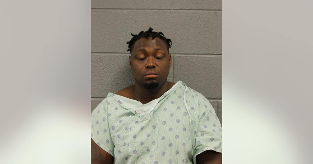 Man charged with attempted murder in shooting of Chicago police officer ...