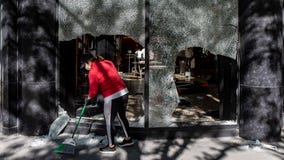 Chicago hires more than a hundred private security guards to patrol retail corridors