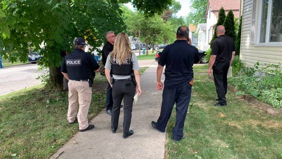 Man arrested after SWAT team responds to armed person barricaded in Aurora: police