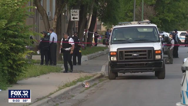 2 shot by Chicago police after officer dragged by vehicle in Englewood