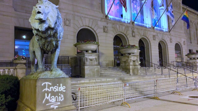 Woman charged with vandalizing Art Institute Lion statue