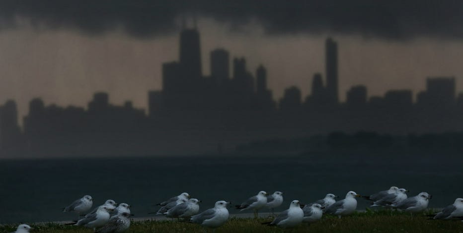 Live updates: Tornadoes, large hail possible as severe weather threat ramps up in Chicago area