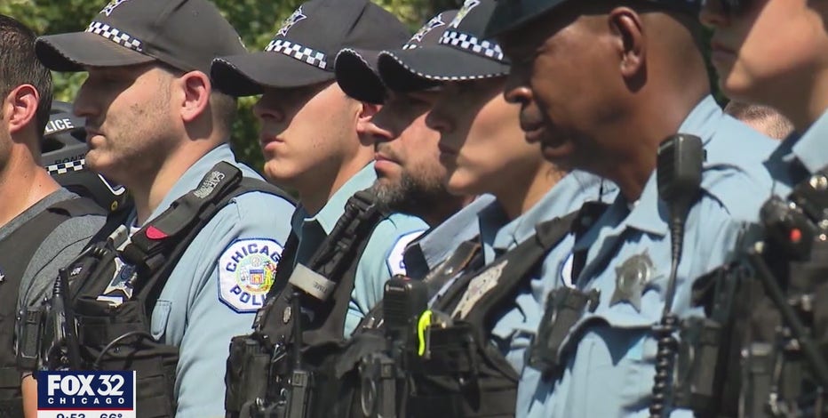 Photo: Chicago Police officer monitors the area outside the Guaranteed Rate  Field before White Sox home opener against the Tigers in Chicago -  CHI2018040501 