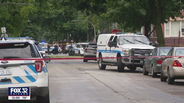 Chicago police exchange gunfire with suspect in East Garfield Park; no one hit