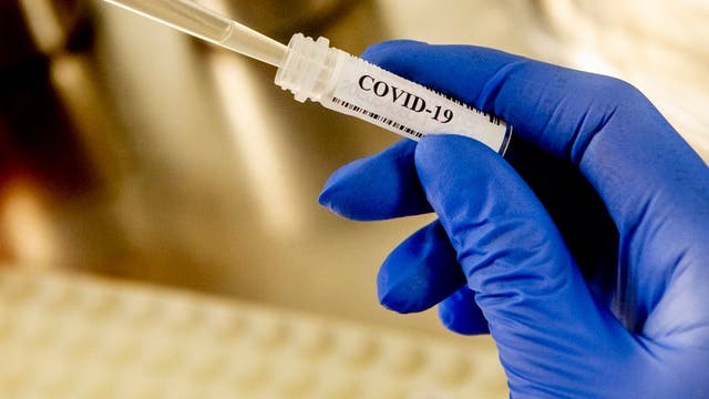 Illinois coronavirus cases drop below 1,000 for first time in days